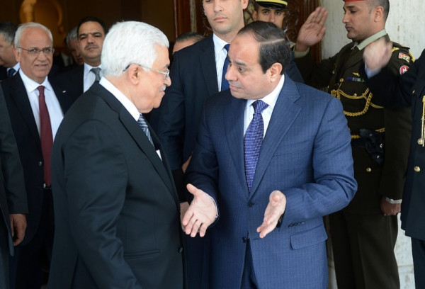 السيسي لـ "الرئيس عباس": برحيل عريقات فقدت القضية الفلسطينية مناضلاً سياسياً كبيراً