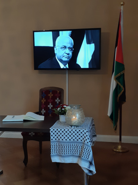 سفارة فلسطين بألمانيا تفتح سجل عزاء بوفاة الدكتور صائب عريقات
