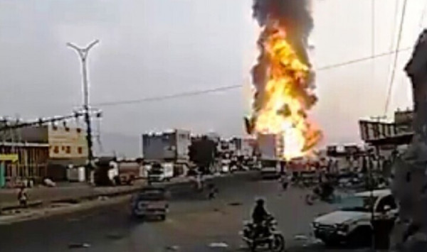 شاهد: وقوع ضحايا في حريق بإحدى محطات المشتقات النفطية بمحافظة الحديدة باليمن