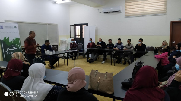 المركز الفلسطيني يعقد ورشة عمل حول دور القيادات الطلابية في الاستجابة
الطارئة لتفشي وباء (كورونا)