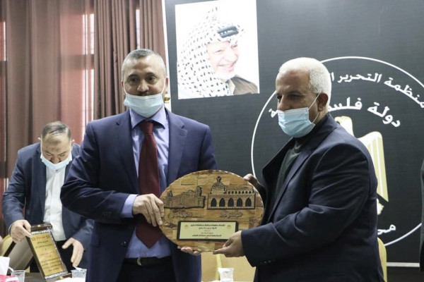 محافظة الخليل تكرّم مدير المخابرات السابق