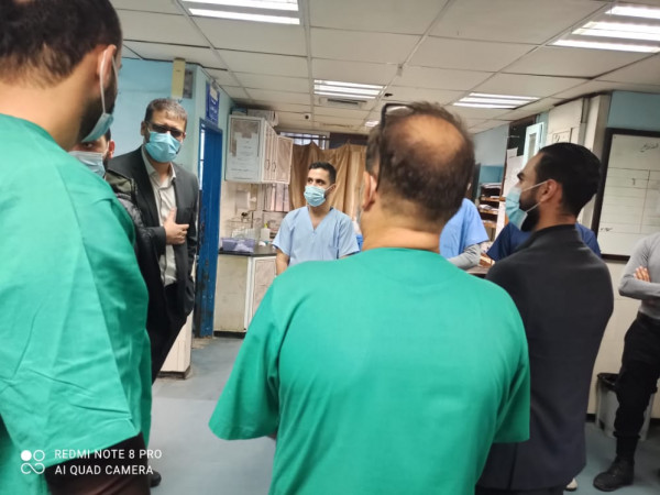 شاهد: وكيل وزارة الصحة بغزة يتفقد سير العمل بأقسام الطوارئ بمجمع الشفاء الطبي