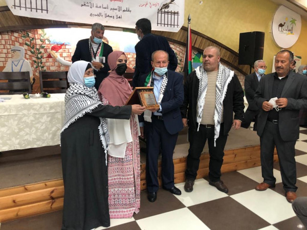 هيئة الأسرى تنظم حفلاً لإطلاق كتابه الذي يحمل عنوان "للسجن مذاق آخر"