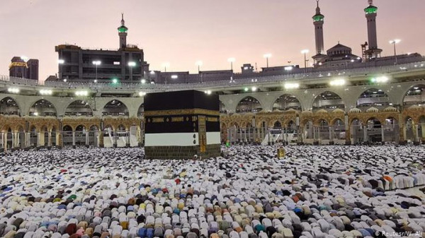 السعودية تُعدل كلفة تأشيرات الزيارة والحج والمرور