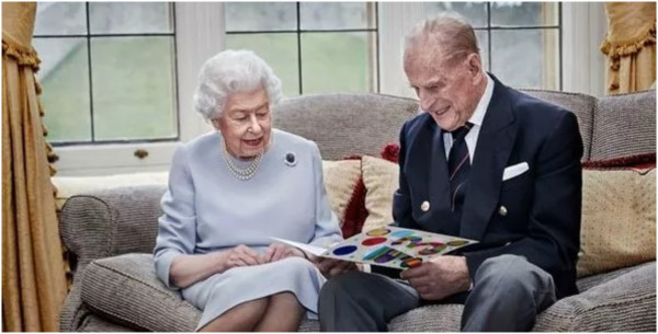 ملكة بريطانيا تحتفل بمرور 73 سنة على زواجها