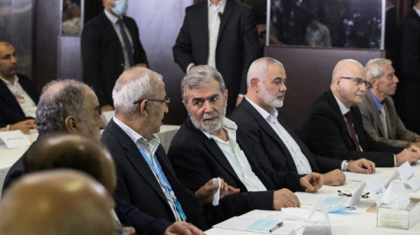 بشأن قرار السلطة الأخير.. حماس تكشف تفاصيل اتصالات أجراها هنية بـ "الأمناء العامين"