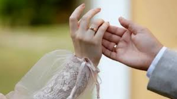 كمامة العروس تنهي خطوبة عروسين بشكل كارثي