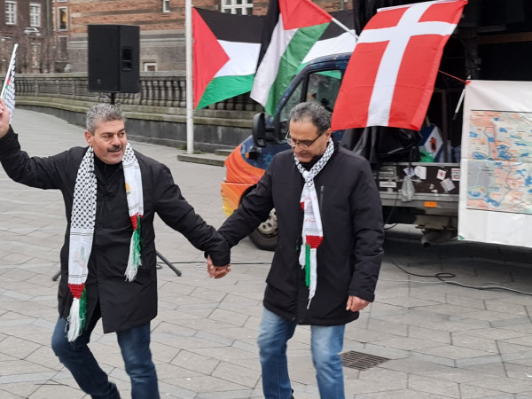 علم فلسطين يزين العاصمة الدانمركية كوبنهاجن بيوم التضامن العالمي مع الشعب الفلسطيني