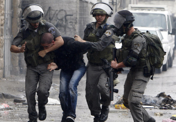 الاحتلال يعتقل أربعة شبان شمال غرب القدس