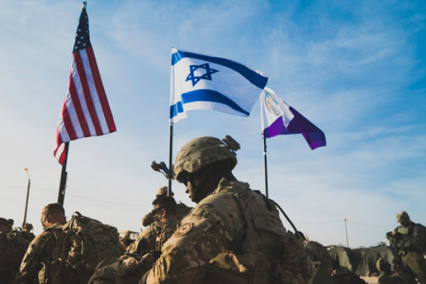 (هآرتس): الجيشان الإسرائيلي والأمريكي مستعدان لرد إيراني محتمل على مقتل العالم النووي