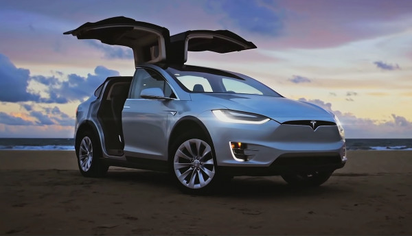 استثمار بقيمة 500 مليون دولار من أجل سيارات (Tesla)