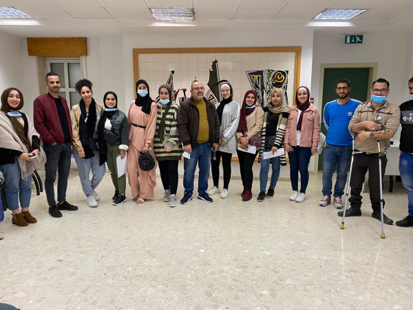 لجان العمل الصحي تنظم دورة تدريبية للمجموعات الشبابية بتوظيف الإعلام