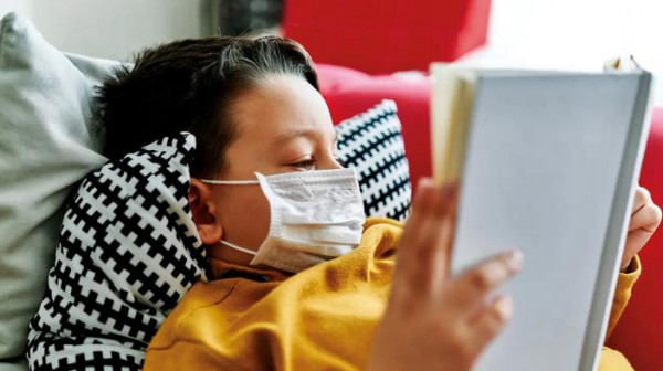 للوقاية من تهديدات (كورونا)..توصيات بارتداء الكمامات في المنزل