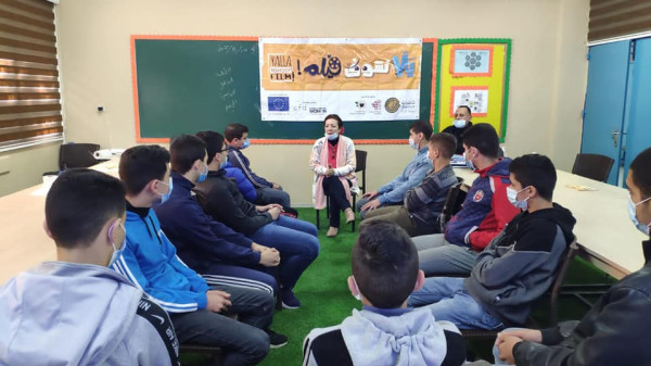 المركز الفلسطيني ينظم حواراً اجتماعياً في مدارس مخيم الدهيشة