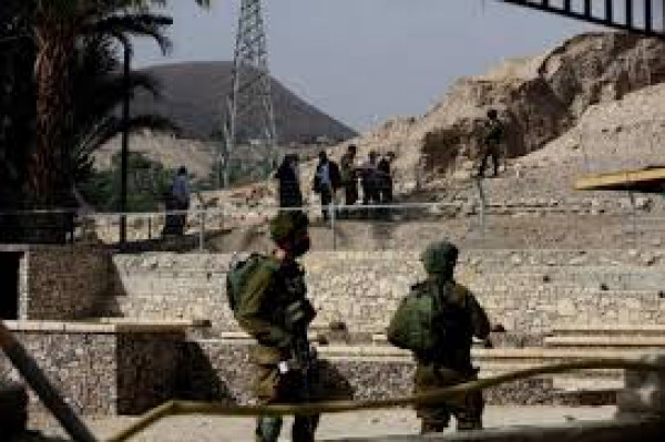 الاحتلال يخطر بإزالة 12 خيمة سكنية في خربة زنوتا ببلدة الظاهرية
