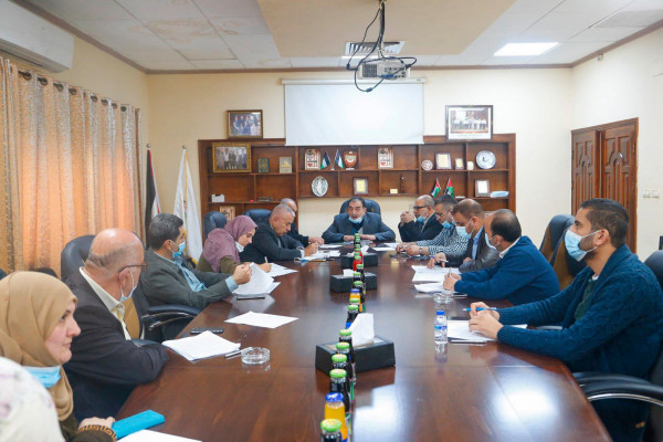 بلدية قلقيلية تعقد ورشة نقاش مع ممثلين من المجتمع المحلي
