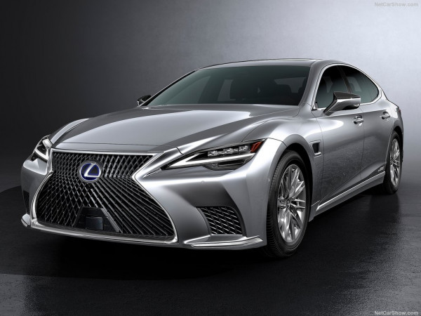 شاهد:(Lexus LS) الرفاهية والأداء القوي