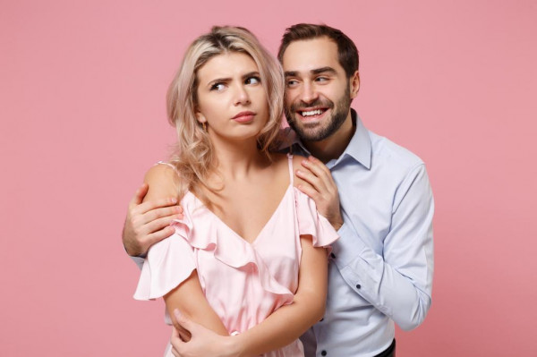 تعرفي على الفروقات بين طريقة حب الرجل وحب المرأة