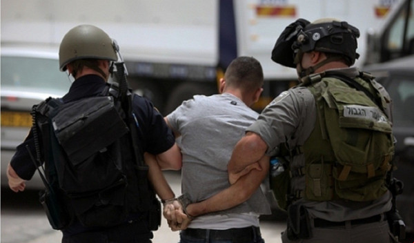 الاحتلال يعتقل 3 مواطنين أحدهم على حاجز عسكري