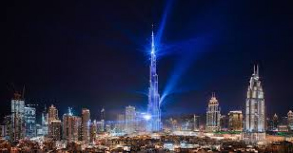 أضخم عرض ليزر ينطلق في دبي لاحتفالية عام 2020 المكنوبة