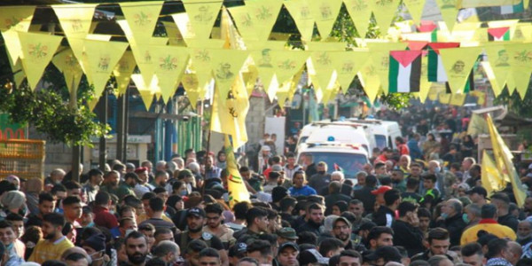 قيادة فتح منطقة صيدا تُضيء شُعلةَ انطلاقتها المركزية في مخيّم عين الحلوة