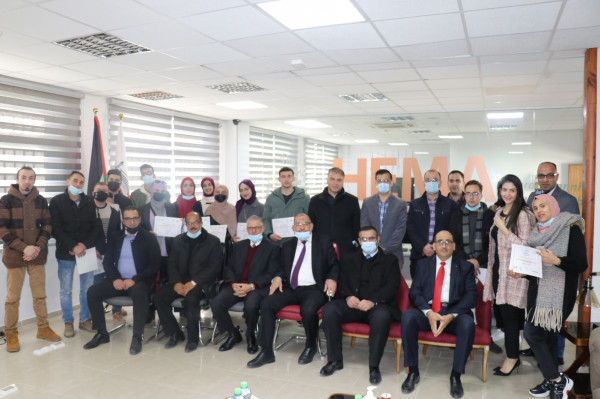 بلدية الخليل تكرم الفائزين والمشاركين في فعاليات هاكاثون