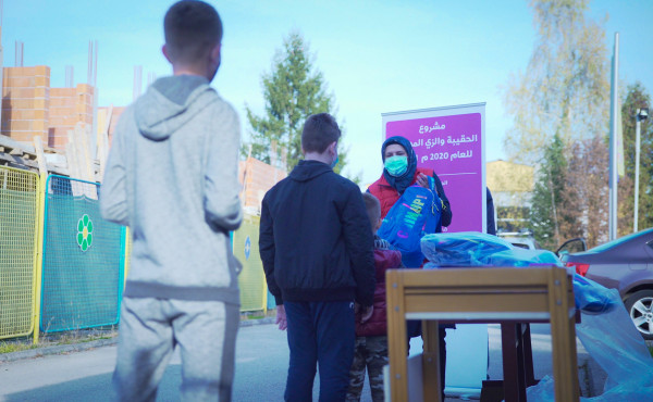 قطر الخيرية توزع الحقيبة المدرسية على مكفوليها في البوسنة