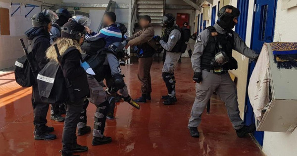 إدارة سجون الاحتلال تغلق معتقل "ريمون" بالكامل بسبب انتشار (كورونا)