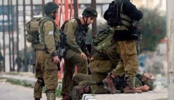 إصابة جندي إسرائيلي بحجر في وجهه في المغير