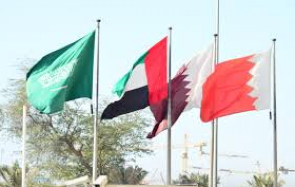 أزمة جديدة في الخليج.. البحرين تسحب ملكية 130 عقارًا لأقارب أمير قطر