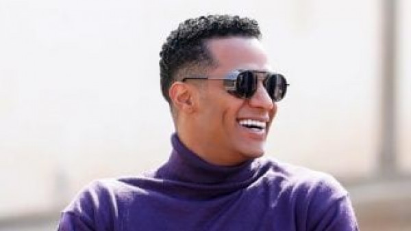 محمد رمضان يتعرض للضرب و يستدعي حراسه للدفاع عنه