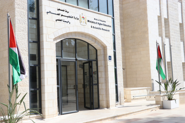 "التعليم العالي" تعلن توفر منح دراسية في عدة دول
