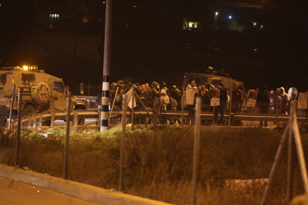 نابلس: مستوطنون يغلقون طريقاً ويرشقون مركبات المواطنين بالحجارة قرب اللبن الشرقية