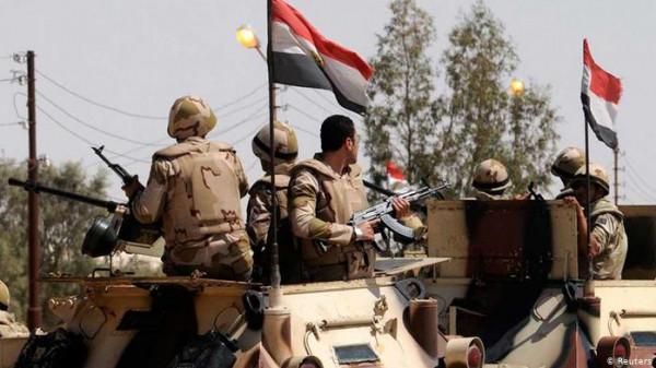قتيل وثلاثة جرحى جراء تفجير تبناه تنظيم الدولة بسيناء المصرية