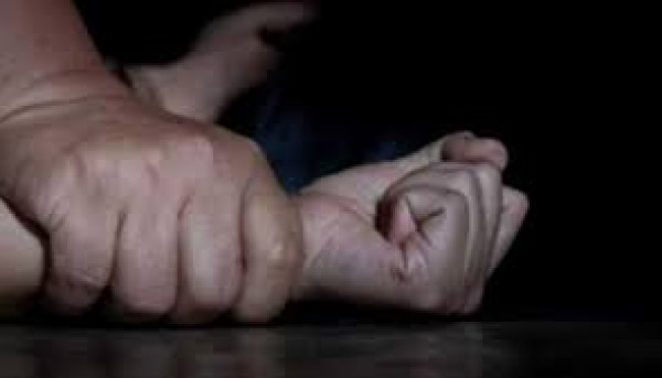 طلعت حلوة ومثيرة.. شاب يقدم على سرقة فنانة فيغتصبها من جمالها
