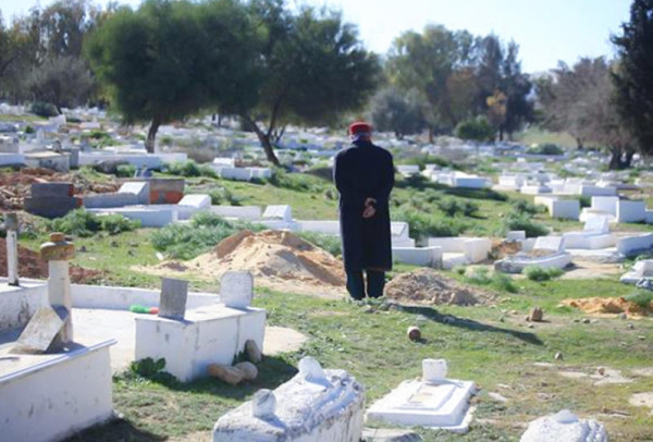 لهذا السبب دولة عربية تمنع النساء من دخول المقابر