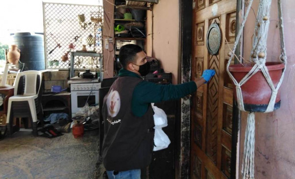 مطبخ "زوادتنا" يواصل توزيع الوجبات الغذائية الساخنة في عين الحلوة