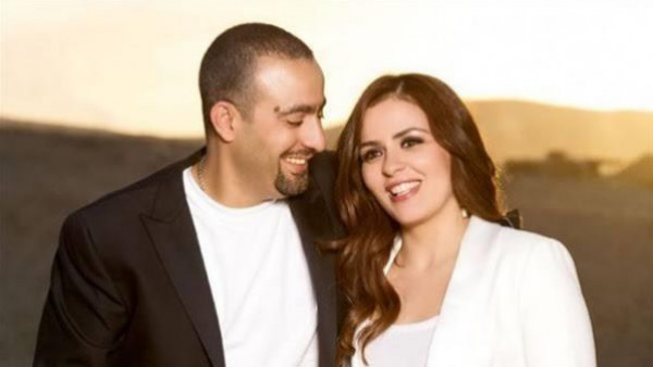 ما المفاجأة التي أحضرتها زوجة أحمد السقا بعد وفاة والدها ؟