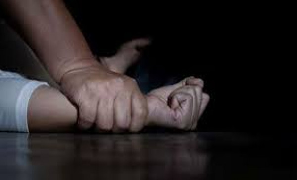 لأربع أيام متواصلة.. شبان يختطفون قاصر ويعذبونها ويتداولون إغتصابها