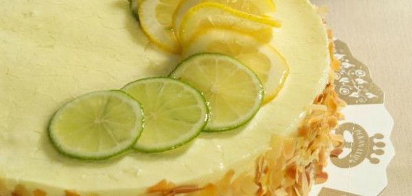 طريقة تحضير كيكة هشة بصوص الليمون اللذيذ