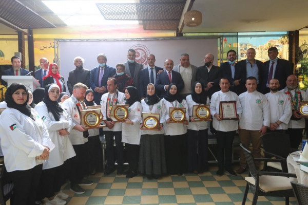 "الفلسطينية للمطاعم والفنادق والخدمات السياحية" تكرم مجموعة من الطهاة الفائزين بجوائز محلية