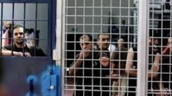 خمسة أسرى يدخلون أعواما اعتقالية جديدة في سجون الاحتلال