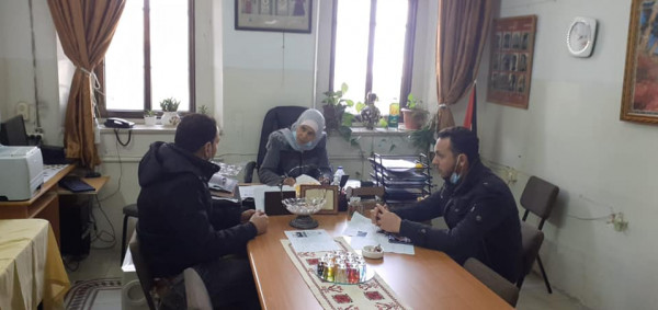 تأهيل فتيات نابلس ومؤسسة أريج يبحثان آليات التعاون لإقامة مشاريع الزراعة المائية