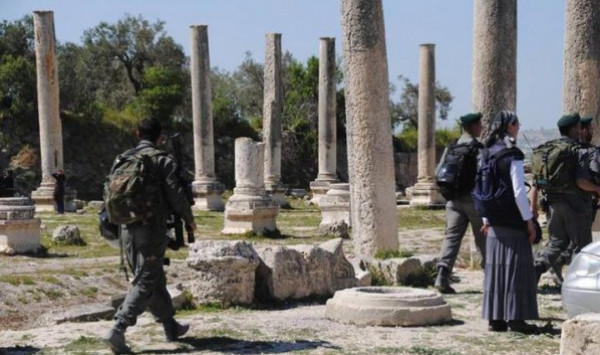 نابلس: مستوطنون يقتحمون الموقع الأثري في سبسطية