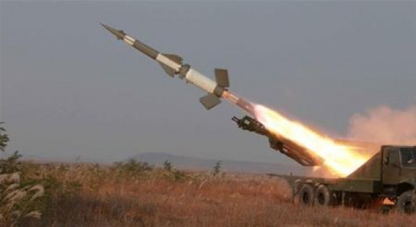 الحوثيون يطلقون صاروخاً "باليستياً" نحو السعودية والتحالف يعلن تدميره