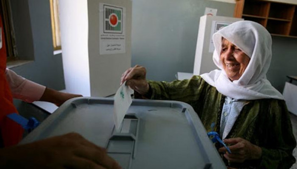 لجنة الانتخابات: النساء يشكلن نحو نصف المسجلين للانتخابات 2021