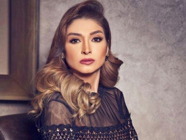 شاهد: لون شعر روجينا الجريء يجذب الأنظار