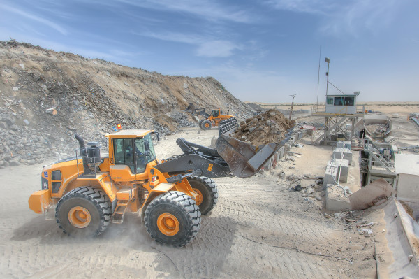 مركز أبوظبي لإدارة النفايات يعيد تدوير نحو مليون طن من مخلفات البناء