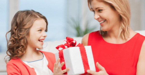 تجنبي هذه الأخطاء عند تربية البنات