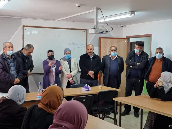 مكتب تنمية البلدة القديمة والاغاثة الطبية يخرجان دورة الإسعاف الأولي بالخليل